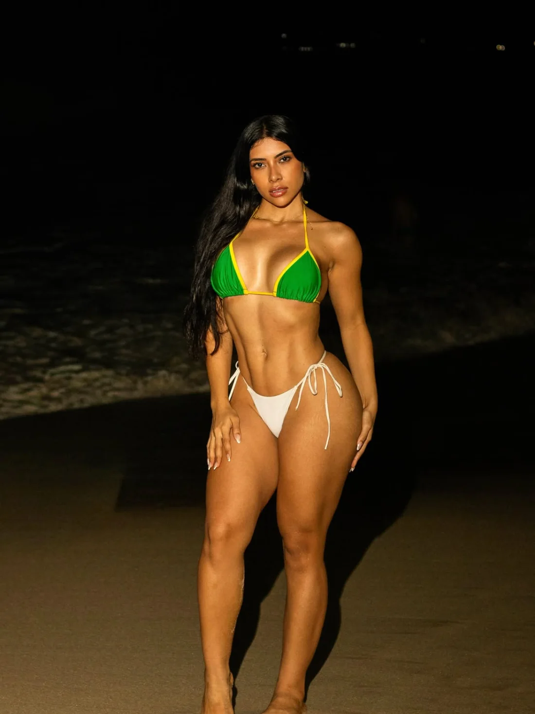 Influenciadora Ingrid Ohara após Mommy Makeover na Unique Plástica Avançada
