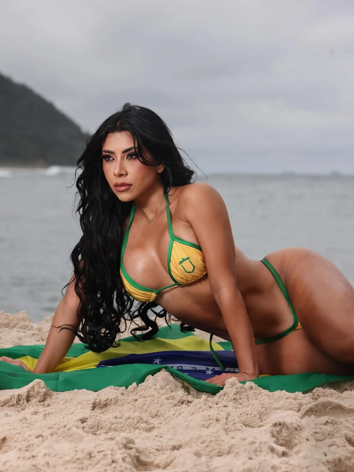 Influenciadora Ingrid Ohara na Unique Plástica Avançada