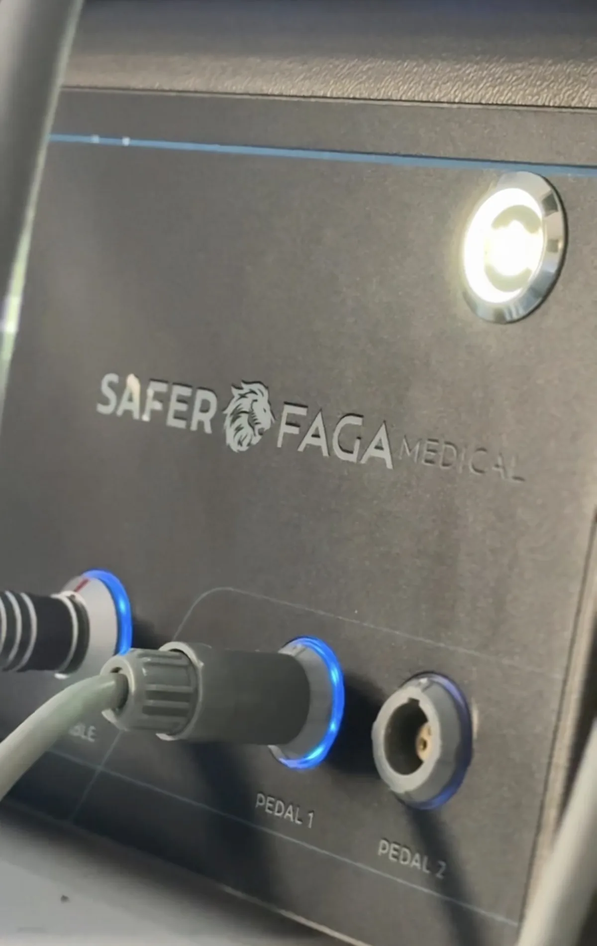 Console do Safer utilizado nos procedimentos cirúrgicos da Unique